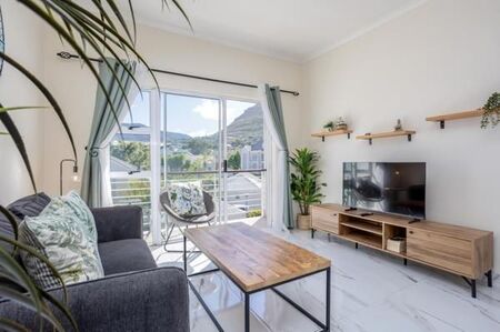2 Bedroom Apartment in Hout Bay Central