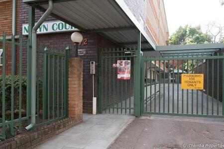 1.5 Bedroom Apartment in Arcadia