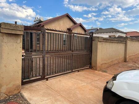 2 Bedroom House in Lehae