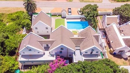8 Bedroom House in St Francis Bay