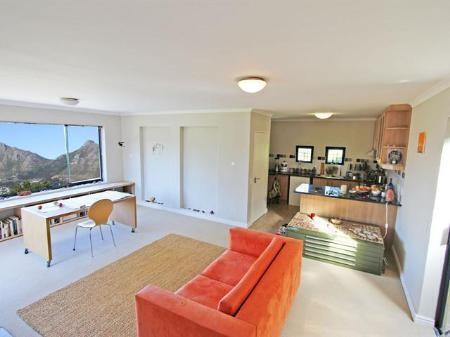 2 Bedroom House in Hout Bay Central