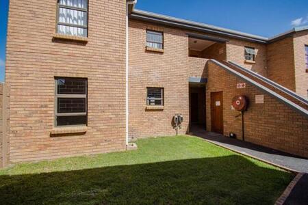 2 Bedroom Apartment in Gordons Bay Central