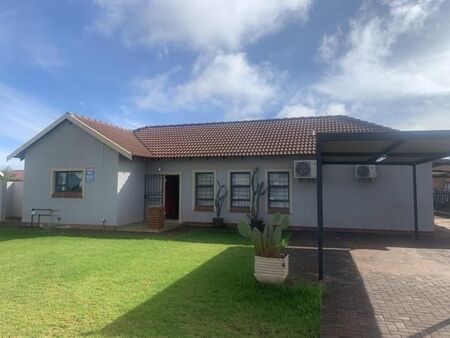 3 Bedroom House in Postmasburg