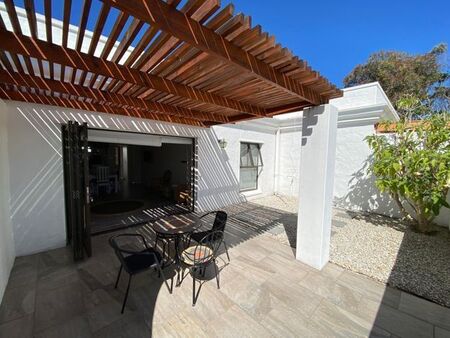 2 Bedroom townhouse - sectional to rent in Eastcliff, Hermanus