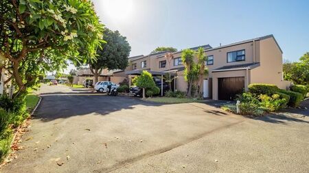 3 Bedroom duplex townhouse - sectional to rent in La Rochelle, Bellville