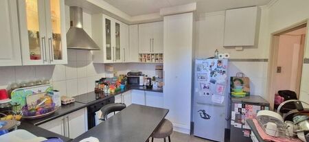 2 Bedroom apartment to rent in Claremont, Cape Town