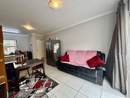 2 Bedroom apartment to rent in Claremont, Cape Town