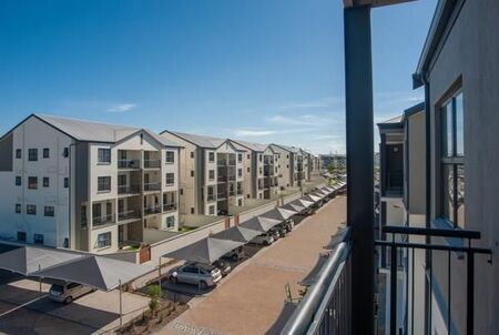 1 Bedroom Apartment in Somerset West Central