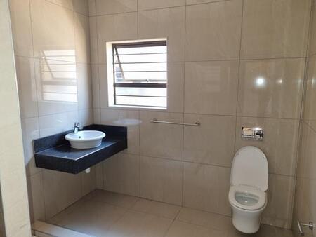 3 Bedroom Apartment in Aviary Hill