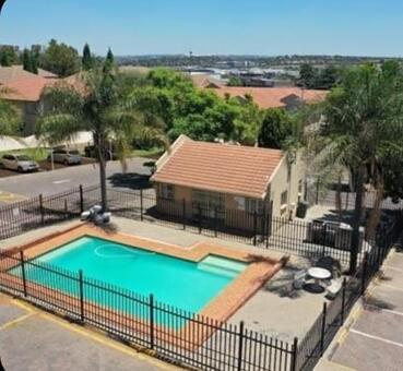 2 Bedroom Apartment in Die Hoewes