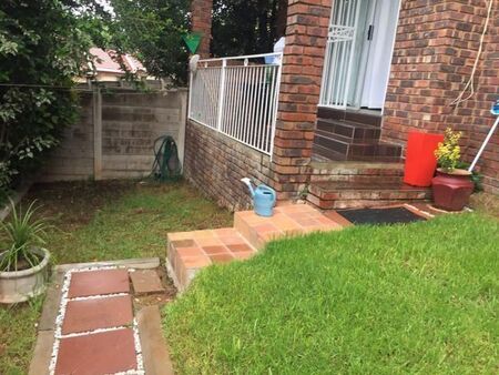2 Bedroom townhouse - sectional to rent in Moreleta Park, Pretoria