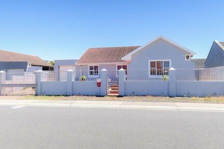 3 Bedroom house to rent in Strandfontein Village, Mitchells Plain