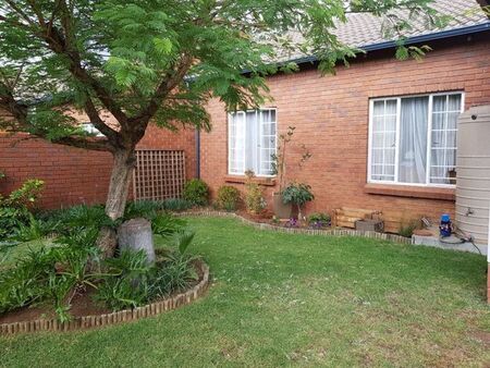 2 Bedroom townhouse - sectional to rent in Equestria, Pretoria