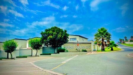 3 Bedroom duplex townhouse - sectional to rent in Ben Fleur, Witbank