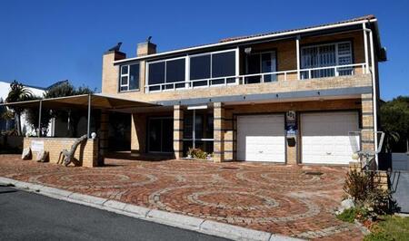 2 Bedroom House in De Kelders