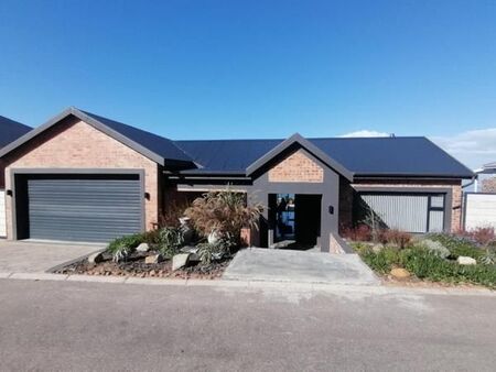 3 Bedroom House in Outeniqua Strand