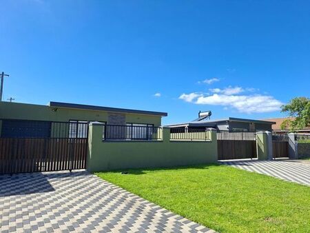 3 Bedroom house to rent in Retreat, Cape Town