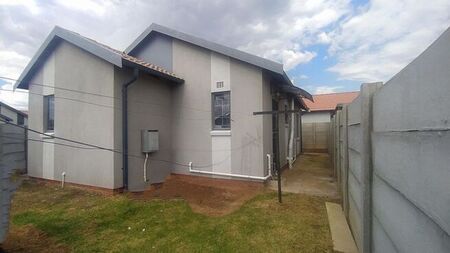 3 Bedroom house to rent in Sky City, Alberton