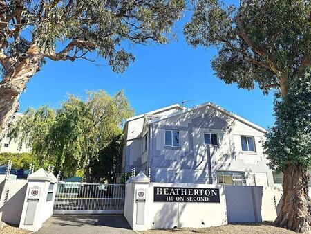 1 Bedroom loft apartment to rent in Harfield Village, Cape Town