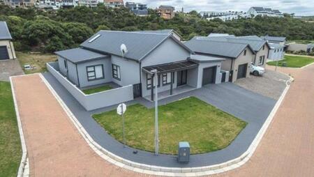 3 Bedroom House in Stilbaai Wes