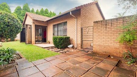 3 Bedroom townhouse - freehold to rent in Willow Park Manor, Pretoria