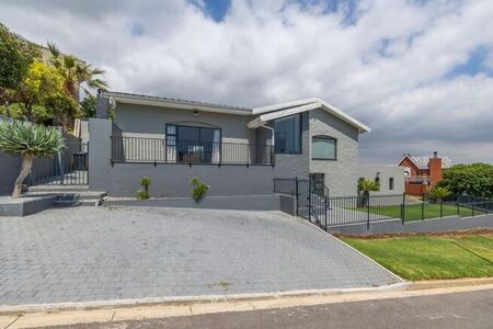 4 Bedroom house to rent in Loevenstein, Bellville