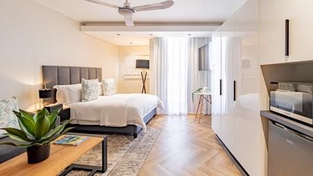 Studio Apartment in Century City