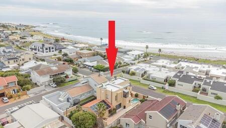 4 Bedroom House in Melkbosstrand