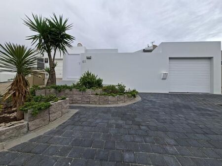 3 Bedroom House in Melkbosstrand