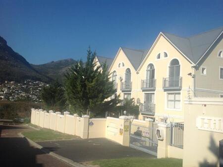 2 Bedroom Apartment in Hout Bay Central