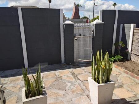 2 Bedroom House in Grassy Park