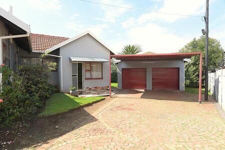 3 Bedroom House in Dersley