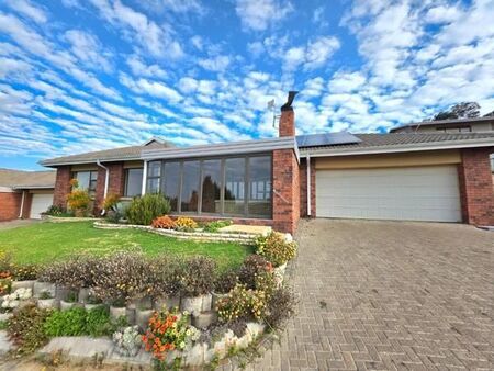 3 Bedroom Townhouse in Eureka