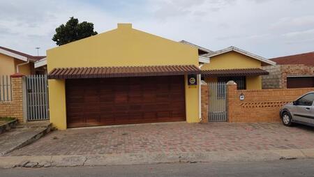 2 Bedroom House in Kwamagxaki