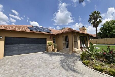 2 Bedroom house to rent in Moreleta Park, Pretoria