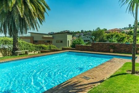 3 Bedroom duplex townhouse - sectional to rent in Northcliff, Randburg