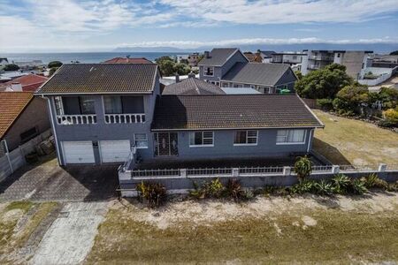 4 Bedroom house to rent in Perlemoenbaai, Gansbaai