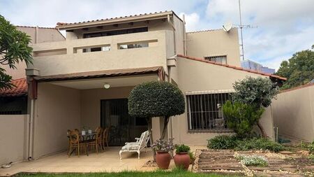 3 Bedroom townhouse - sectional to rent in Sandown, Sandton