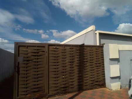 1 Bedroom bachelor to rent in Protea Glen, Soweto
