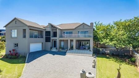 5 Bedroom House in Sable Hills Waterfront Estate