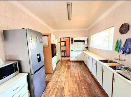 5 Bedroom House in Tulisa Park