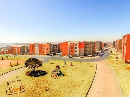 2 Bedroom Apartment in Tulisa Park