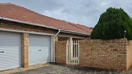 3 Bedroom townhouse - sectional to rent in Flamwood, Klerksdorp