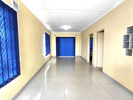 2 Bedroom cottage to rent in Eastbury, Phoenix