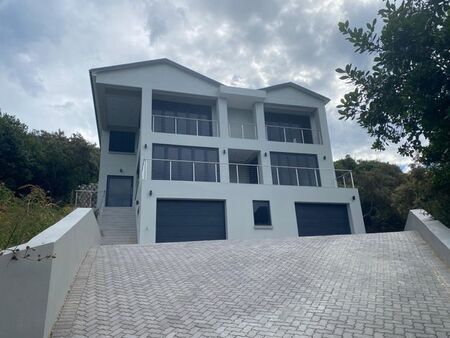 3 Bedroom house to rent in Wilderness Central