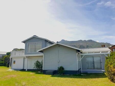 3 Bedroom House in Rooi Els
