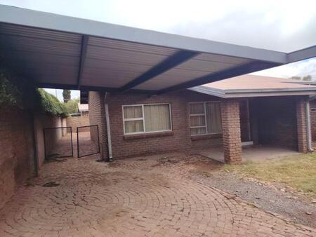 3 Bedroom Townhouse in Postmasburg