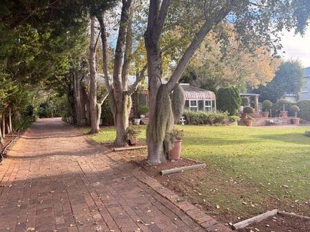 2 Bedroom cottage to rent in Constantia, Cape Town