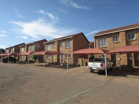 2 Bedroom duplex townhouse - sectional to rent in Olivedale, Randburg