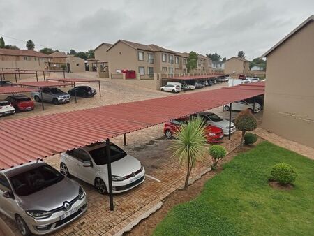 2 Bedroom apartment to rent in Wilgeheuwel, Roodepoort